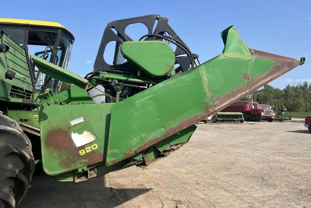 Image of John Deere 920 Image 1