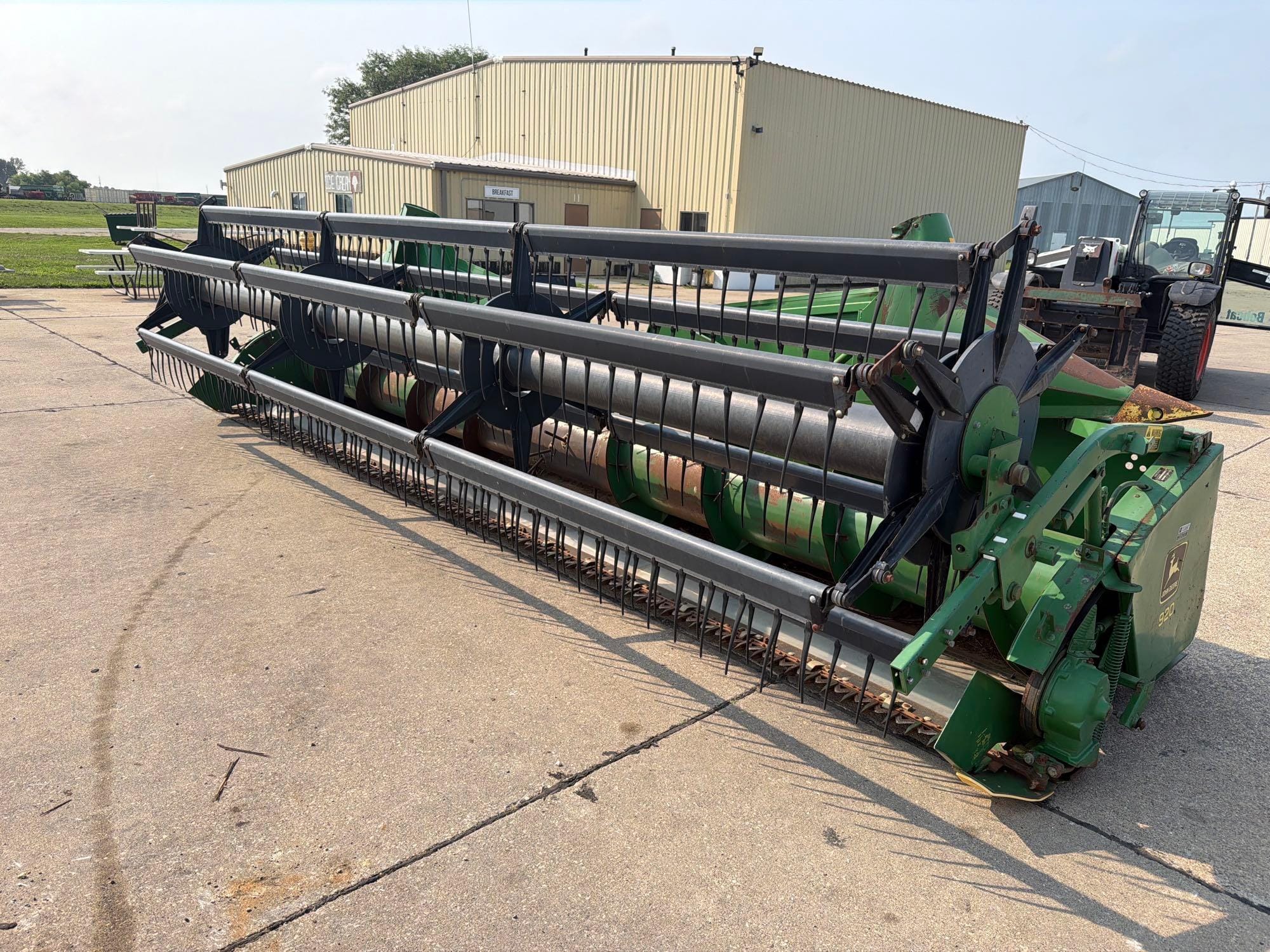 John Deere 920 Equipment Image0