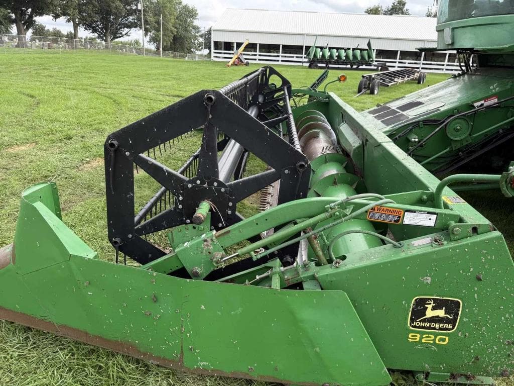 Image of John Deere 920 Image 1
