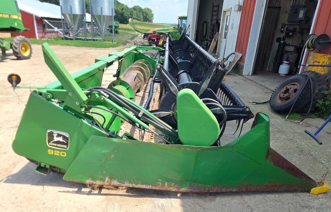 Image of John Deere 920 Image 1