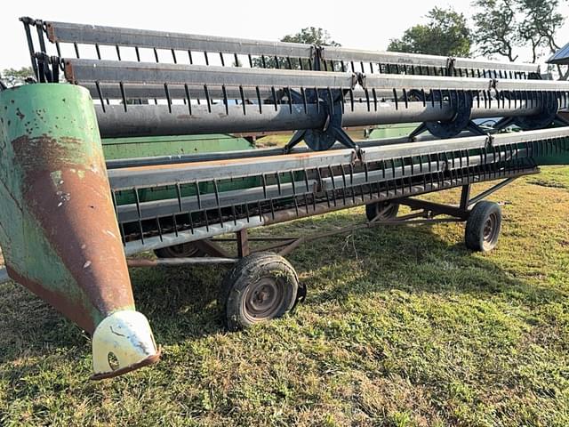 Image of John Deere 920 equipment image 2