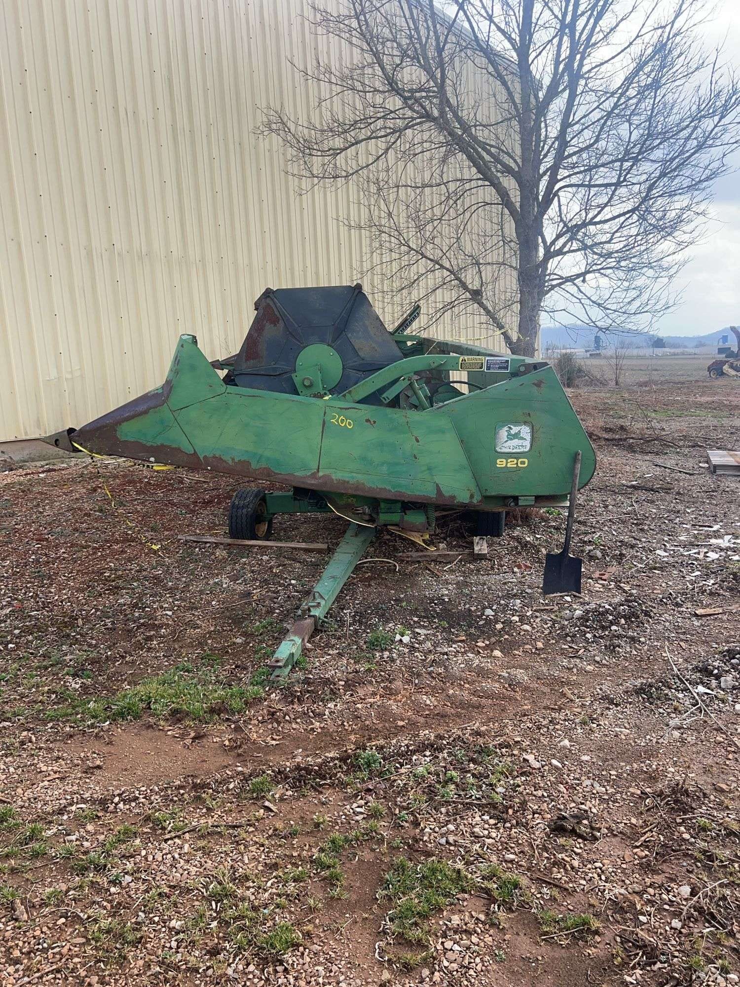 John Deere 920 Equipment Image0