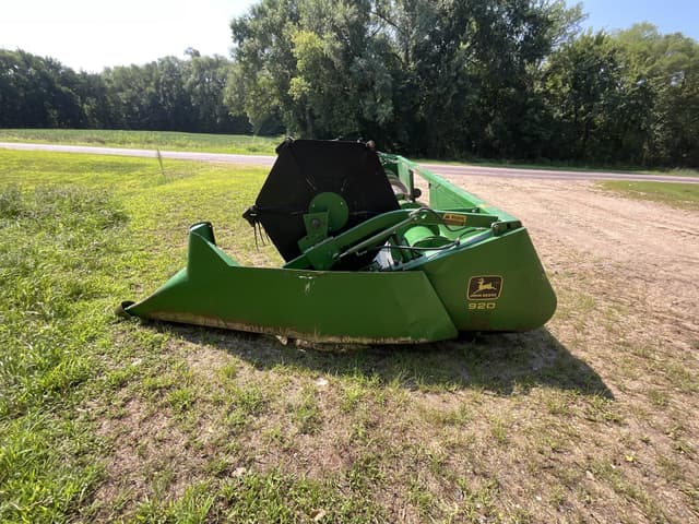 Image of John Deere 920 equipment image 1