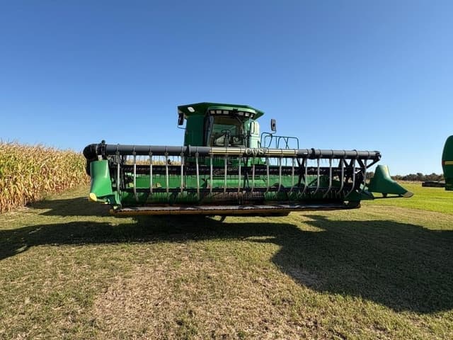 Image of John Deere 920 equipment image 2