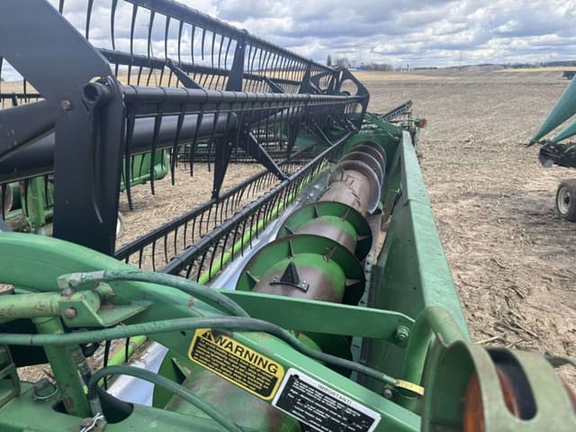 Image of John Deere 920 equipment image 1