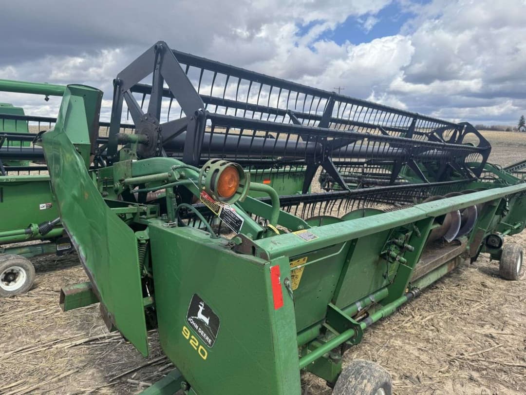 Image of John Deere 920 Primary image