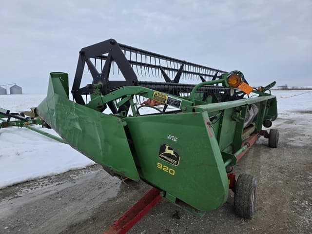 Image of John Deere 920 equipment image 1