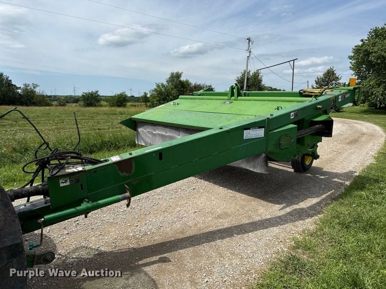 John Deere 920 Equipment Image0