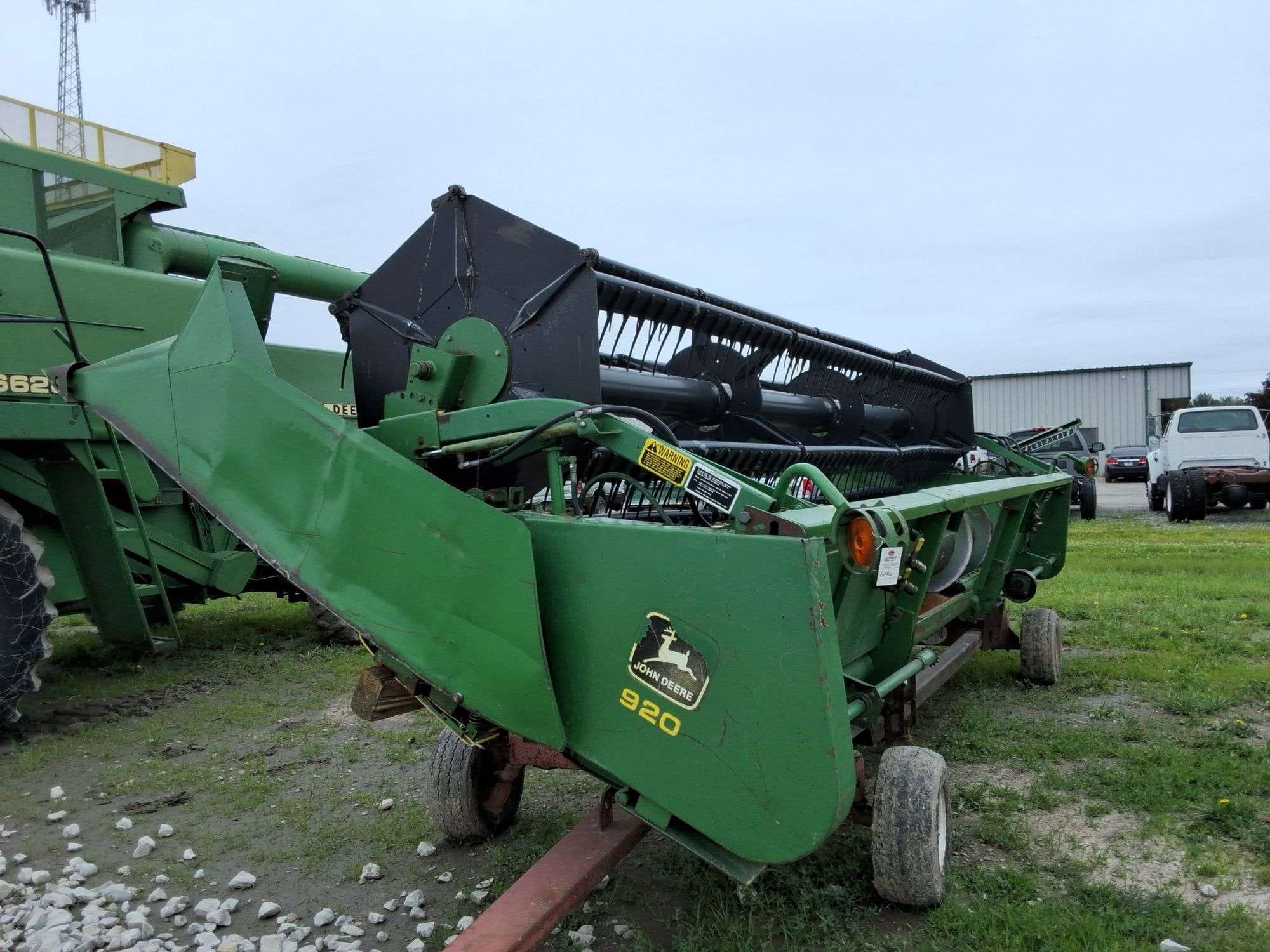 John Deere 920 Equipment Image0