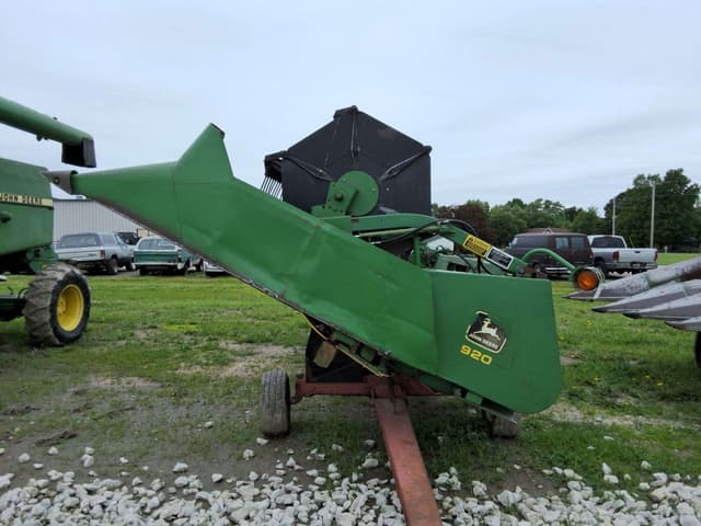 Image of John Deere 920 equipment image 1