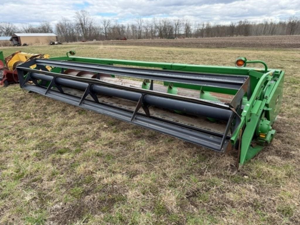 John Deere 920 Equipment Image0