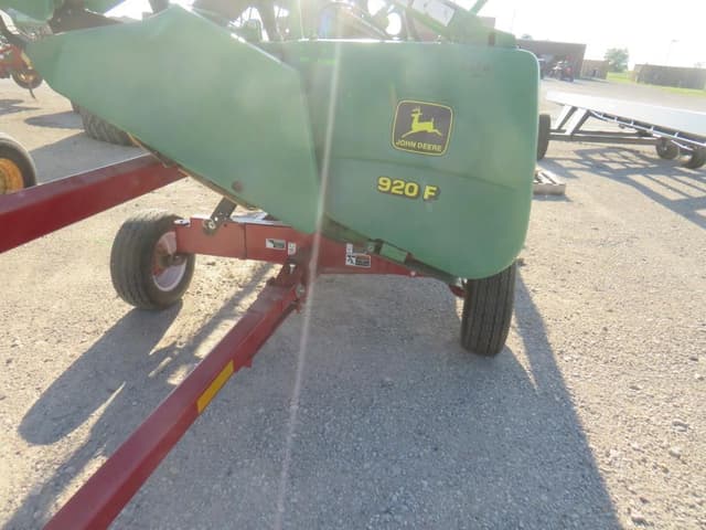 Image of John Deere 920F equipment image 4