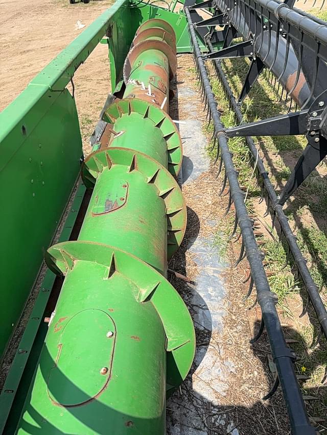 Image of John Deere 920F equipment image 3