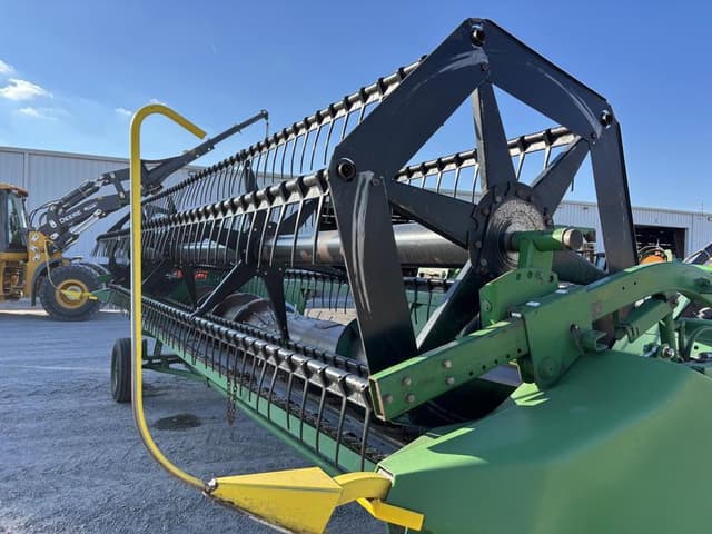 Image of John Deere 920F equipment image 2