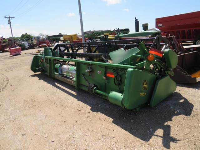 Image of John Deere 920F equipment image 4