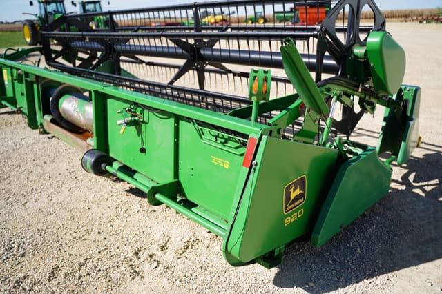 Image of John Deere 920F equipment image 2