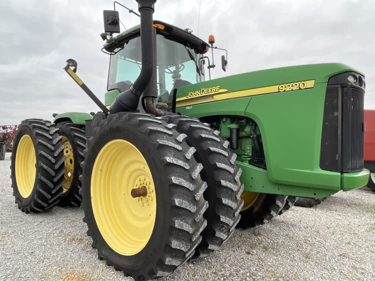 SOLD - John Deere 9220 Tractors 300 to 424 HP | Tractor Zoom