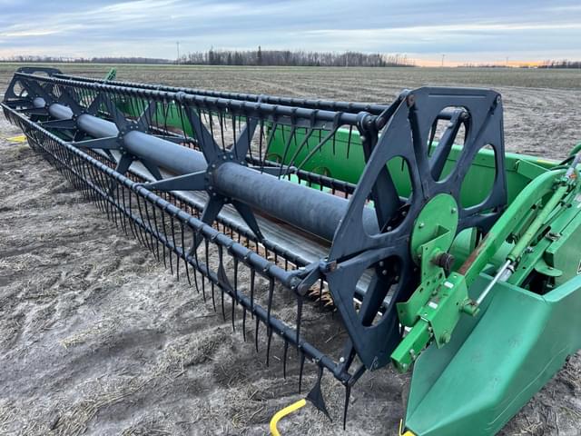 Image of John Deere 925 equipment image 2