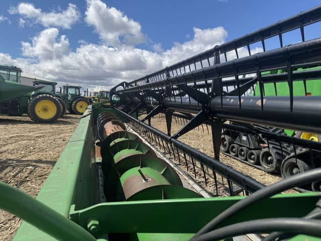 Image of John Deere 925F equipment image 4