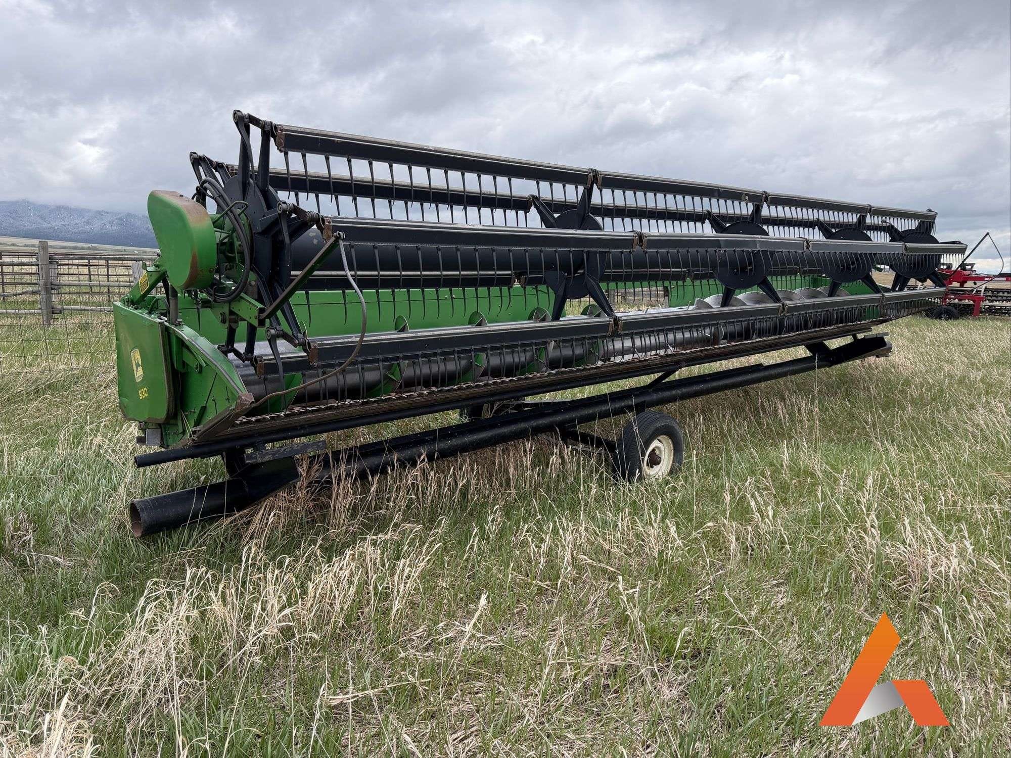 John Deere 930 Equipment Image0