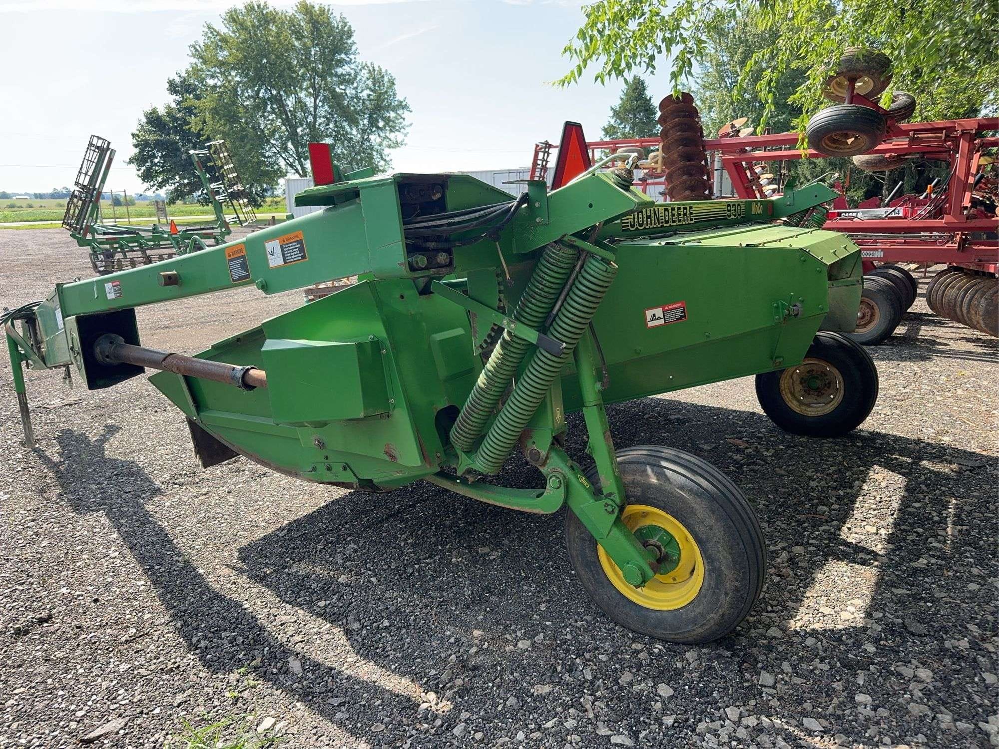 John Deere 930 Equipment Image0