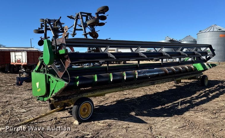 John Deere 930 Equipment Image0