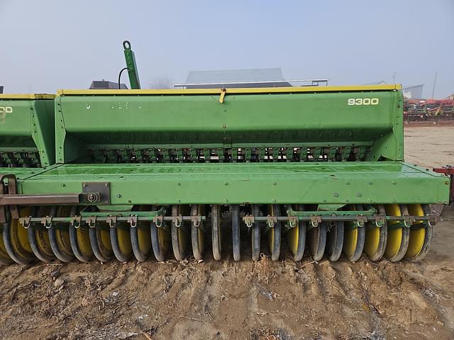 Image of John Deere 9300 equipment image 1