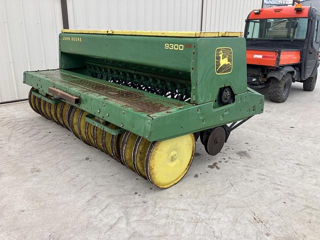 Image of John Deere 9300 equipment image 1