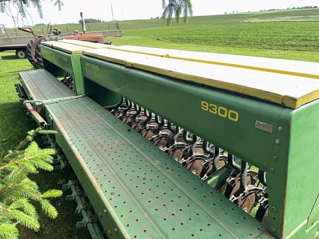 Image of John Deere 9300 equipment image 4