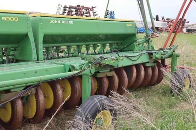 Image of John Deere 9300 equipment image 4