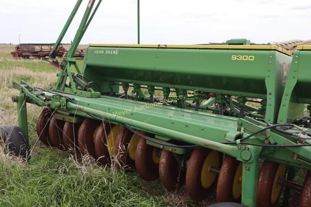 Image of John Deere 9300 equipment image 2