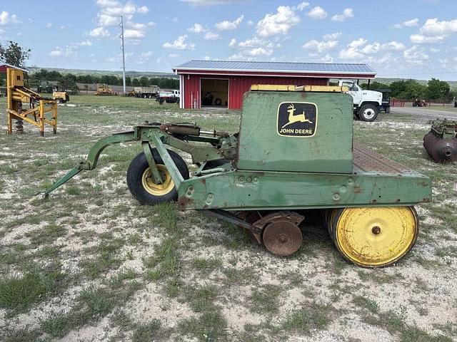 Image of John Deere 9300 equipment image 1