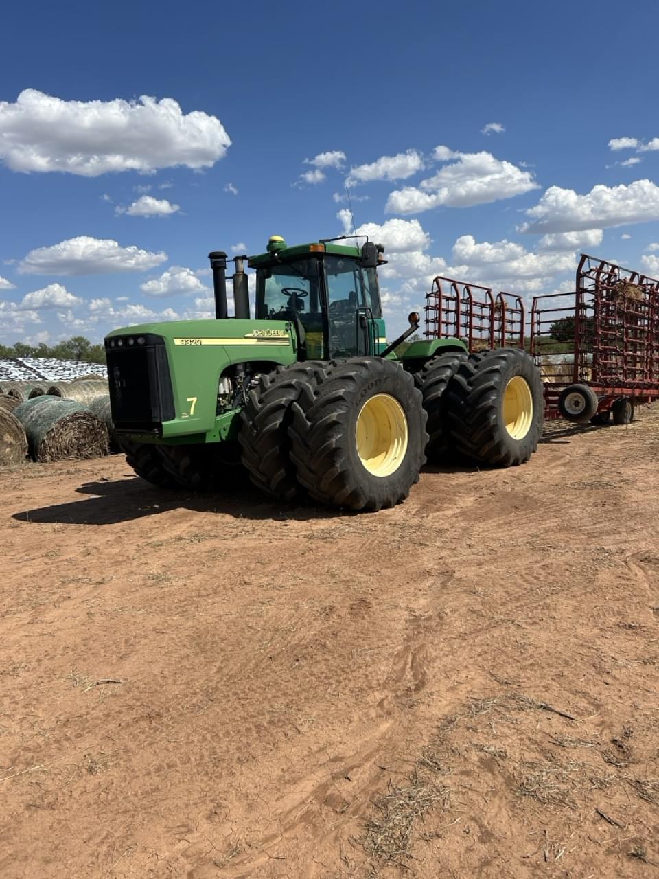 Image of John Deere 9320 Primary image