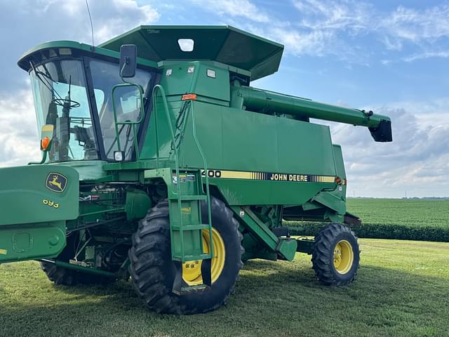 Image of John Deere 9400 equipment image 1