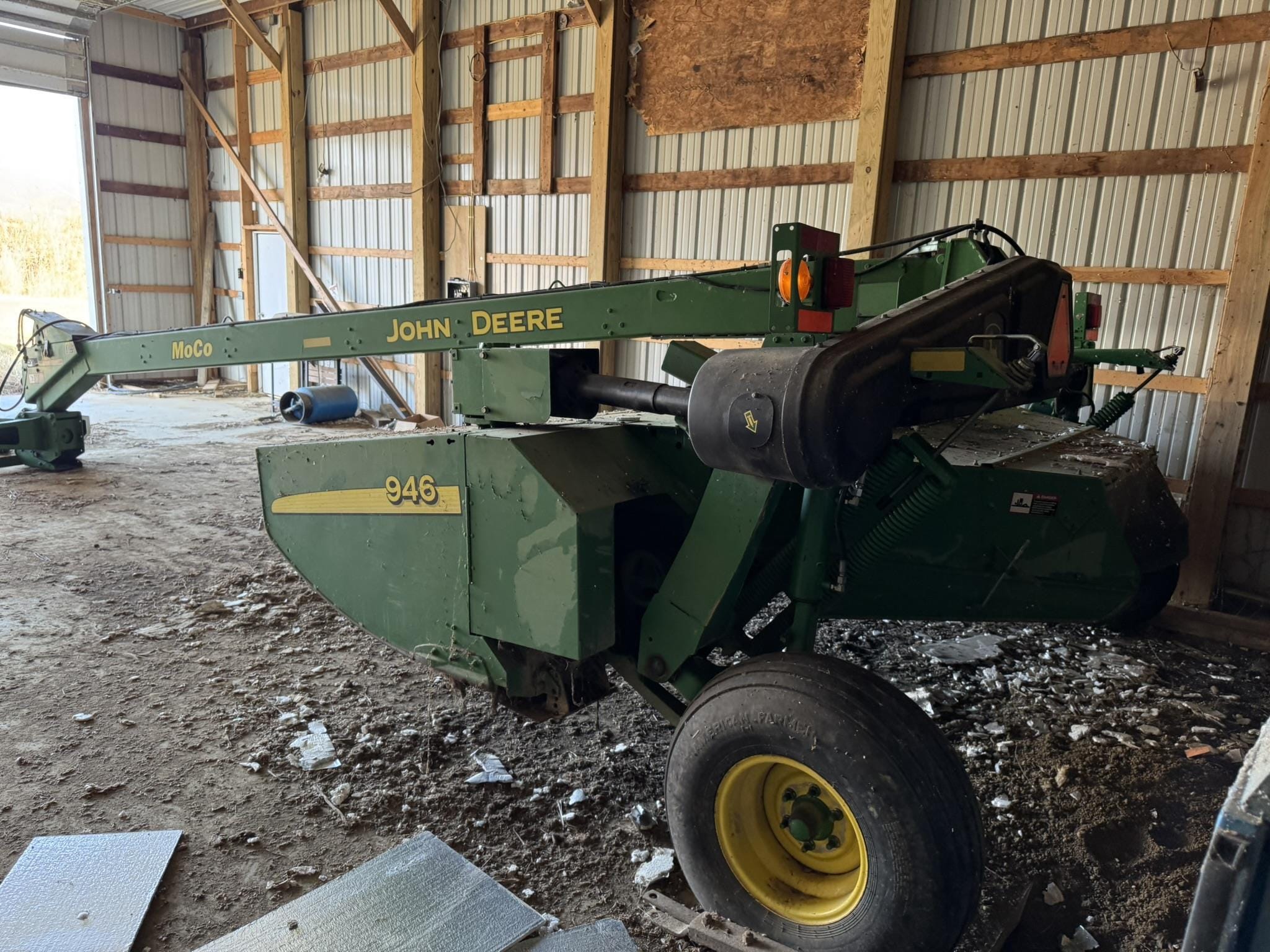 John Deere 946 Equipment Image0