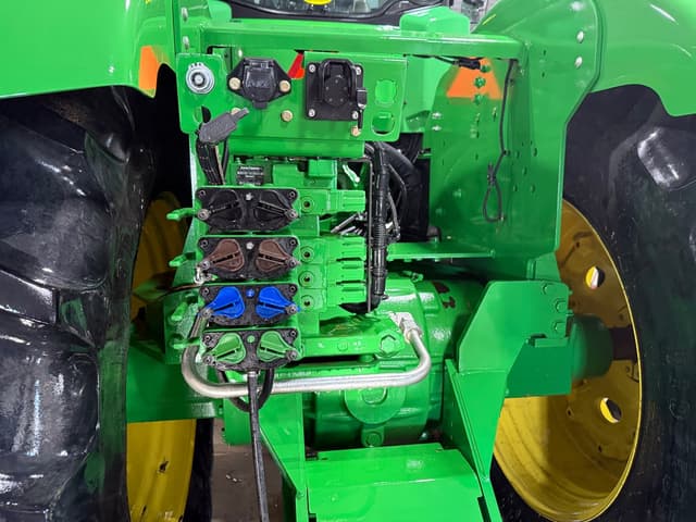Image of John Deere 9460R equipment image 4