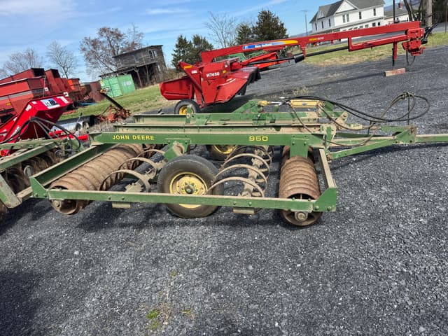 Image of John Deere 950 equipment image 4