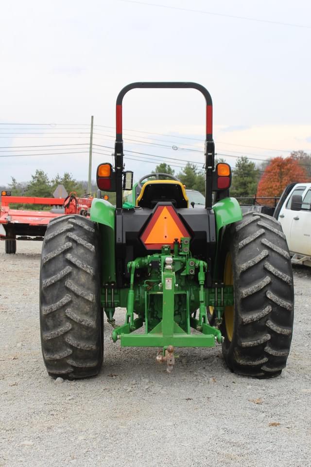 Image of John Deere 5065E equipment image 3