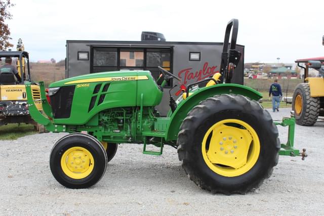 Image of John Deere 5065E equipment image 1