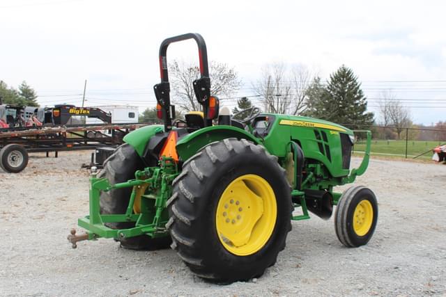 Image of John Deere 5065E equipment image 4