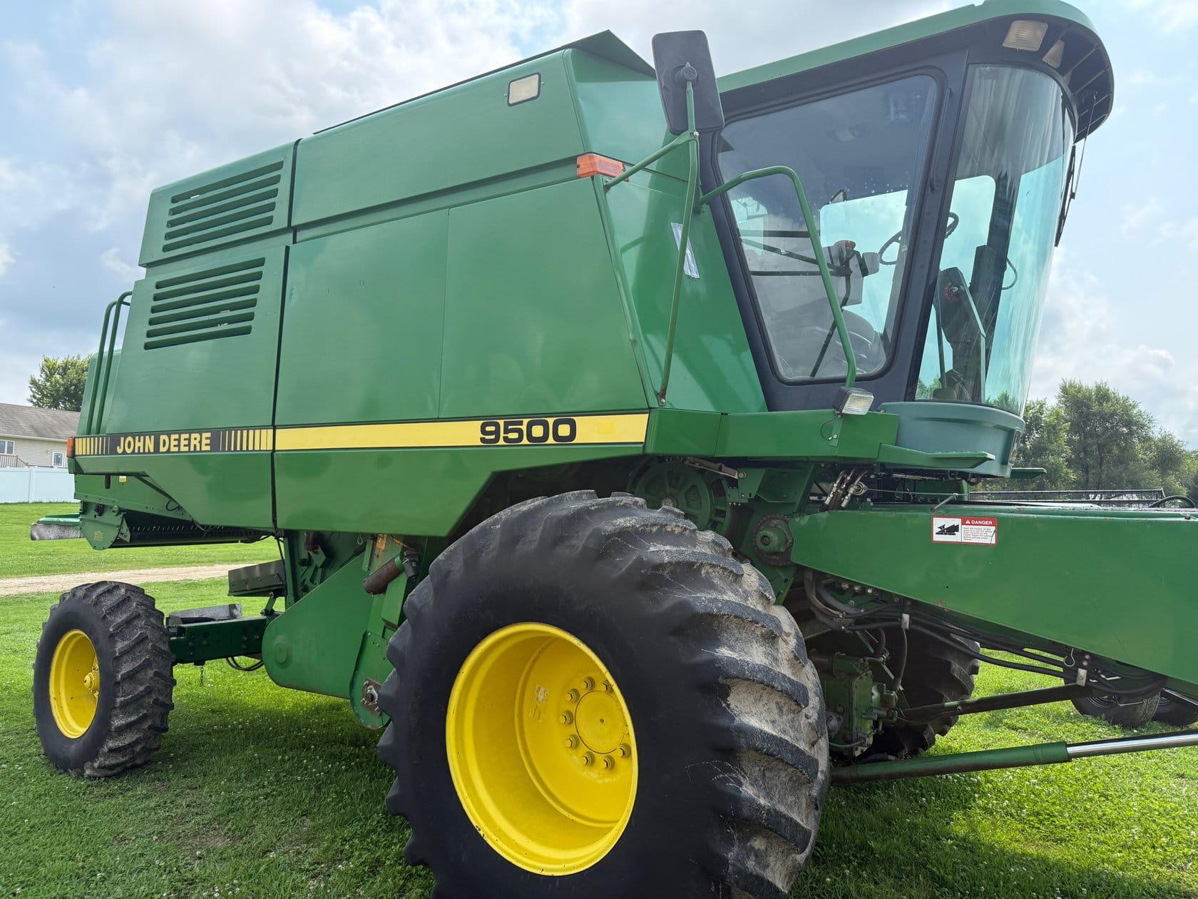 John Deere 9500 Equipment Image0