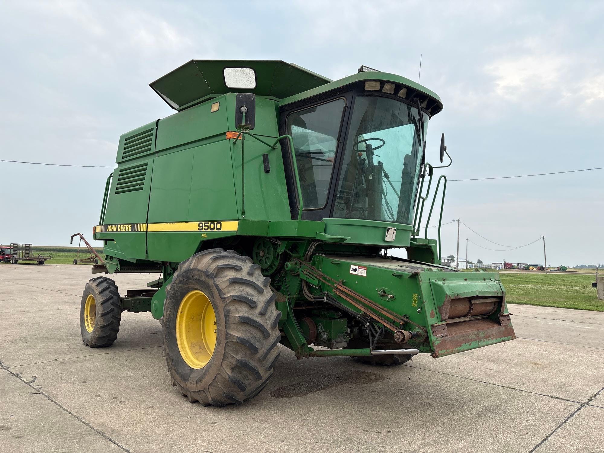 John Deere 9500 Equipment Image0