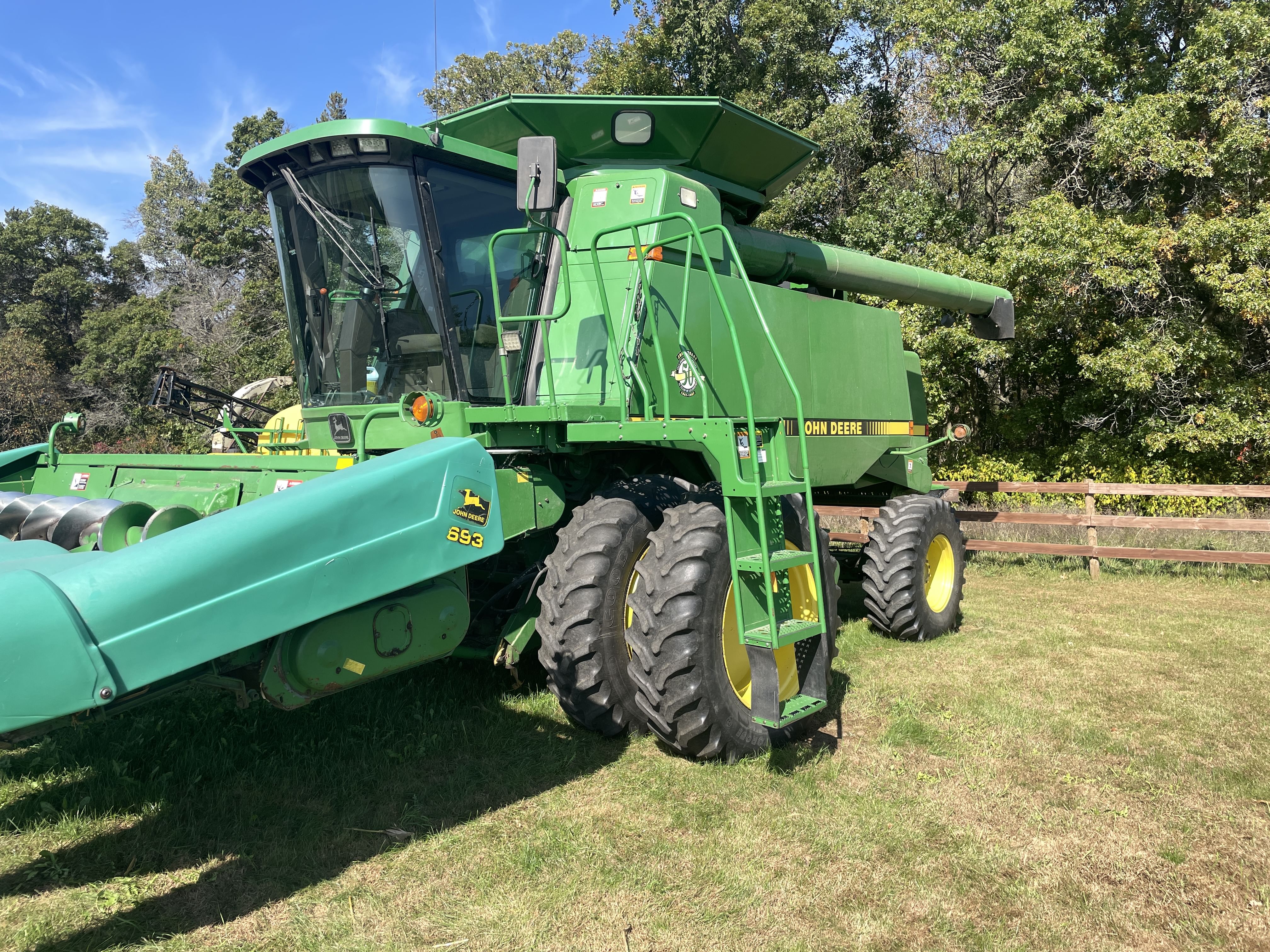 John Deere 9500 Equipment Image0