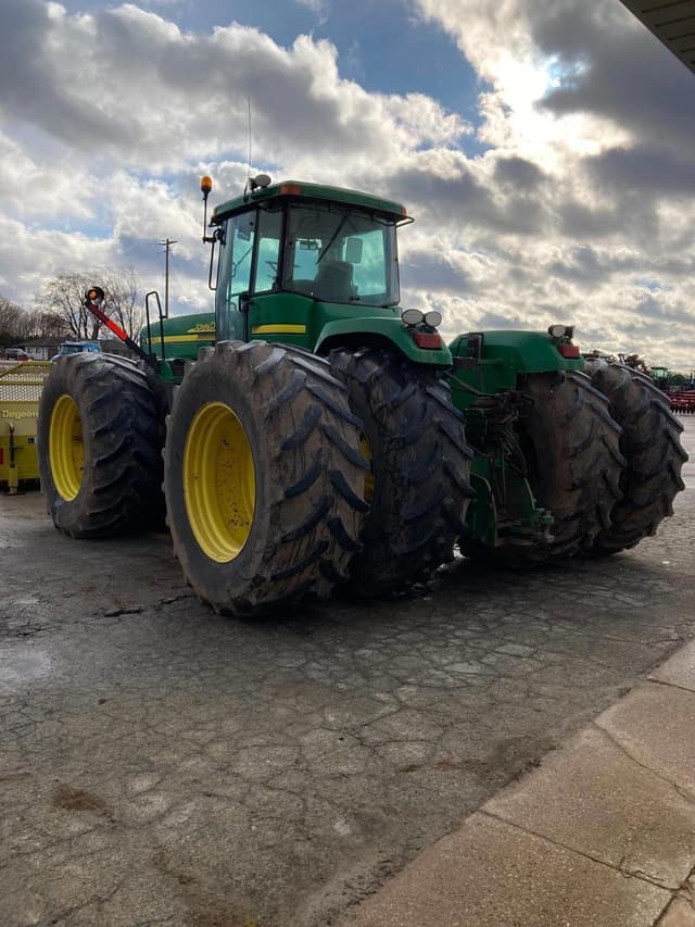 Image of John Deere 9520 equipment image 1