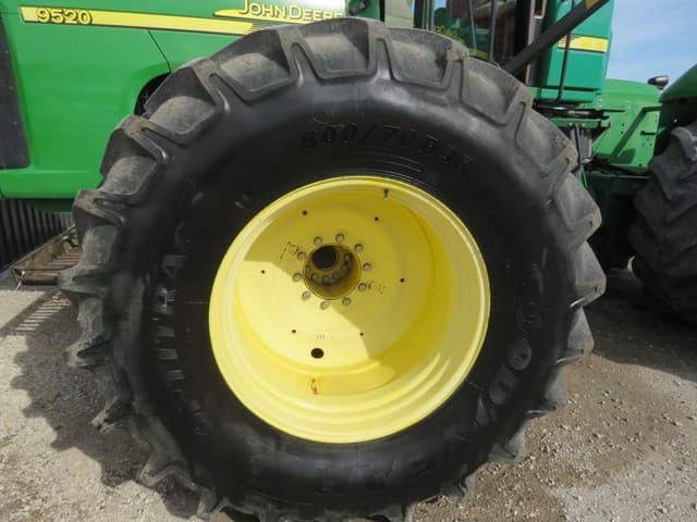 Image of John Deere 9520 equipment image 1