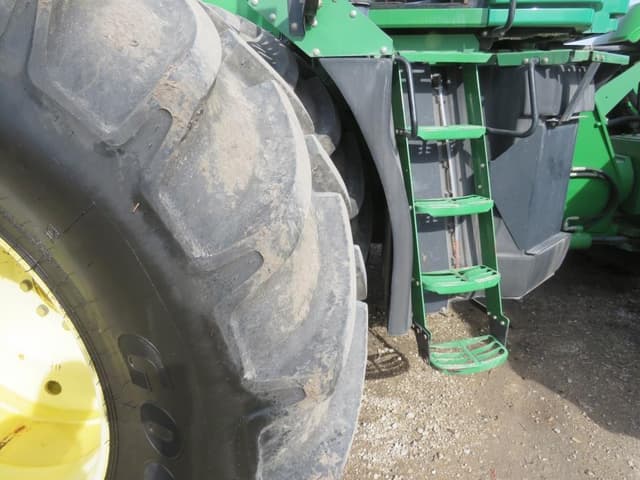 Image of John Deere 9520 equipment image 2