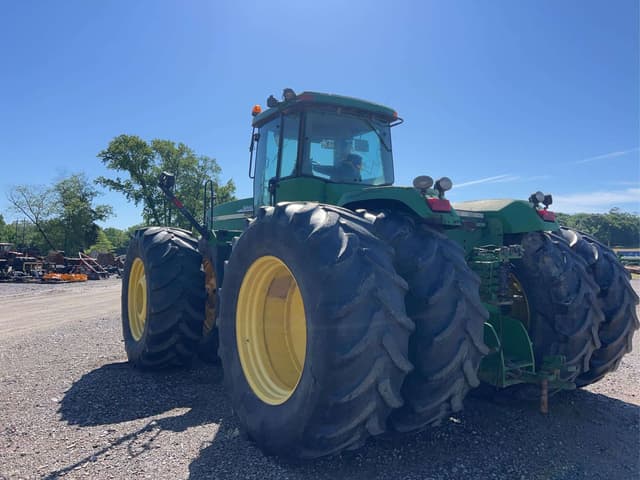 Image of John Deere 9520 equipment image 1