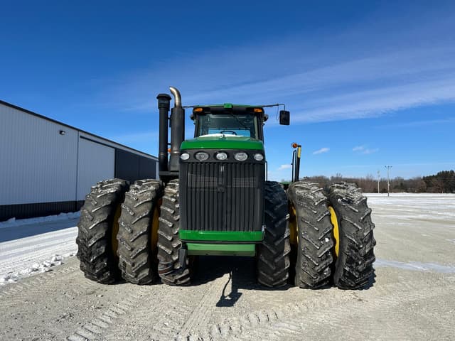 Image of John Deere 9530 equipment image 1