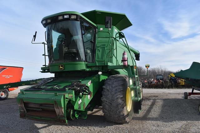 Image of John Deere 9560 equipment image 1