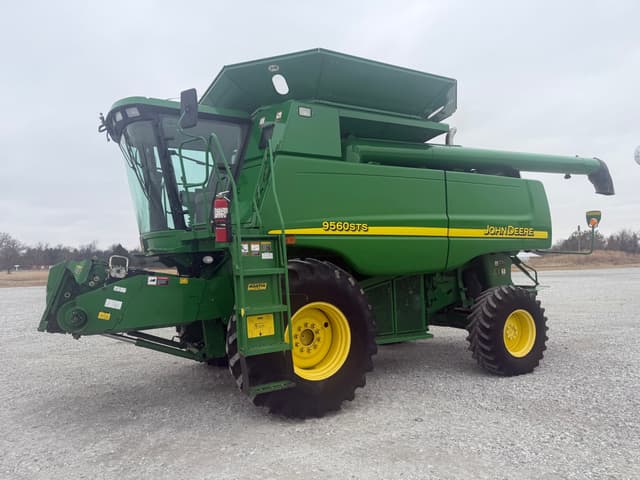 Image of John Deere 9560 equipment image 2